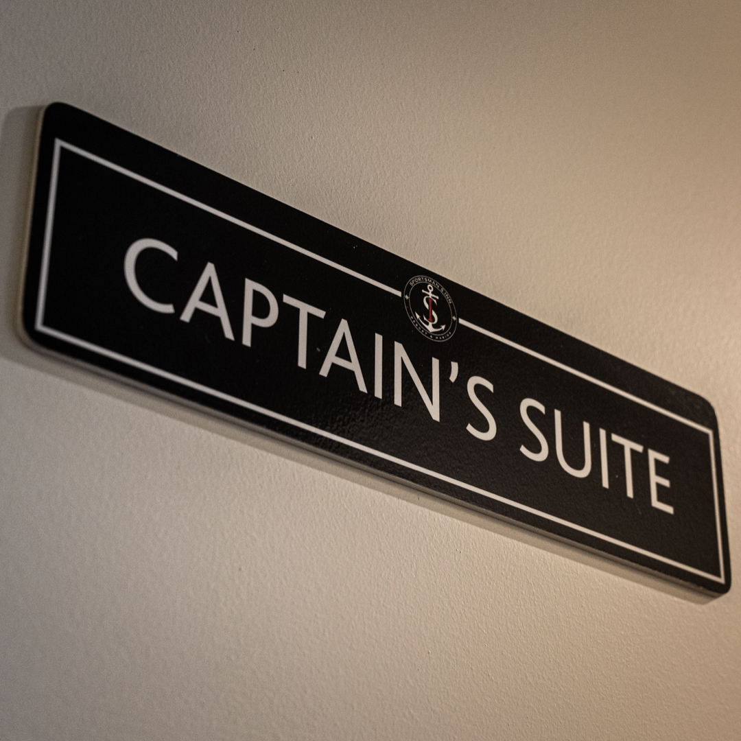 Captain's suite image 9
